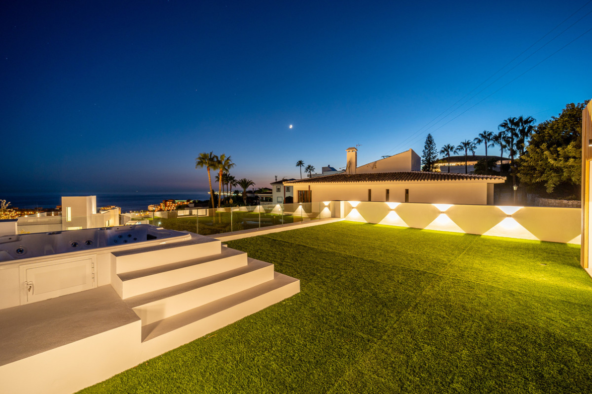 Villa for sale in Benalmadena