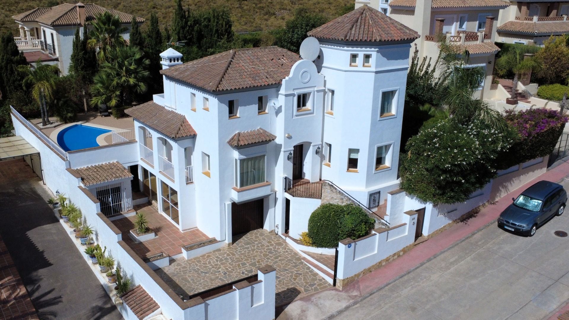 Villa for sale in Coín